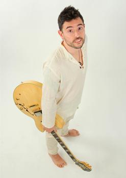 Sergi Carbonell (guitarra i veu) - L'Oncle Jack