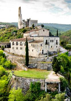 Església de Sant Pere i el Castell de Subirats
