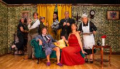 La funció que surt malament, de Henry Lewis, Jonathan Sayer i Henry Shields, a càrrec del Grup de Teatre Paranys (Sant Joan de Vilatorrada)