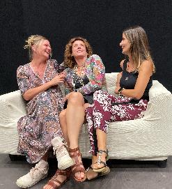 Estrès, de Laura Tomàs, Sara Granados i Susi Garcia, a càrrec del Grup Maçateatre (Maçanet de la Selva)