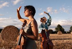 Pedra i Ploma. Escarteen Sisters