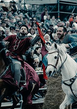 JOCS MEDIEVALS A CAVALL