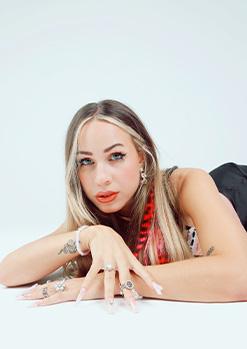 Laura West - El Cau